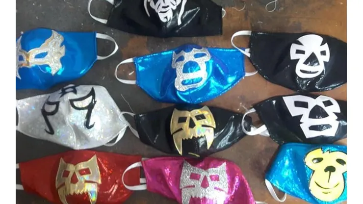 Los cubrebocas se pueden adquirir desde una pieza y con el diseño del luchador que más te guste. FOTO: Equipos de lucha en la Laguna