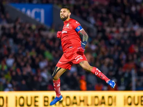 Se vistió de héroe: Jonathan Orozco invitará a sus seguidores a comer hamburguesas luego de la cuarentena