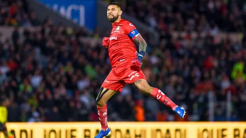 Se vistió de héroe: Jonathan Orozco invitará a sus seguidores a comer hamburguesas luego de la cuarentena