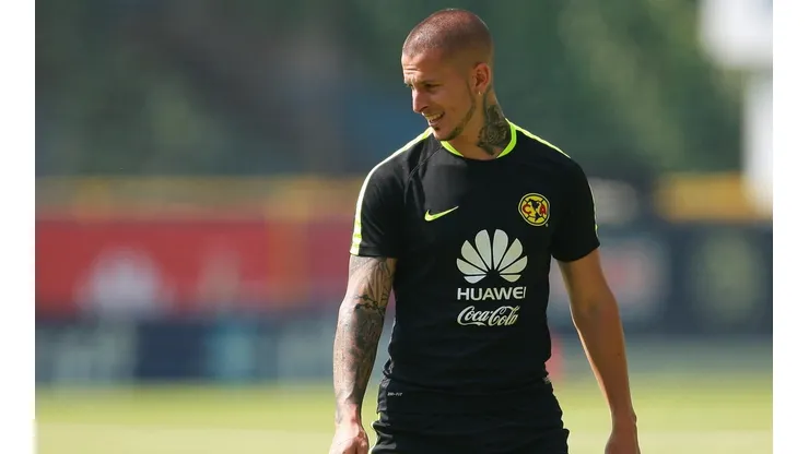 Darío Benedetto confesó en qué gastó su primer salario.