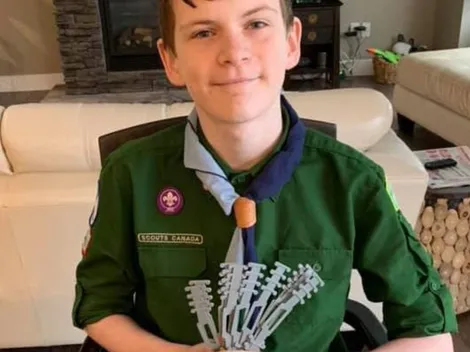 Niño crea genial dispositivo para aliviar orejas del personal médico por el uso de mascarillas