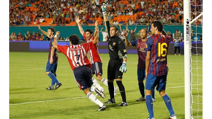La noche que Chivas goleó y humilló al mejor Barcelona de la historia