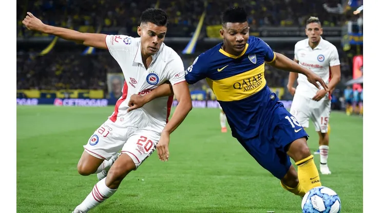 Fausto Vera en un partido ante Boca Juniors.