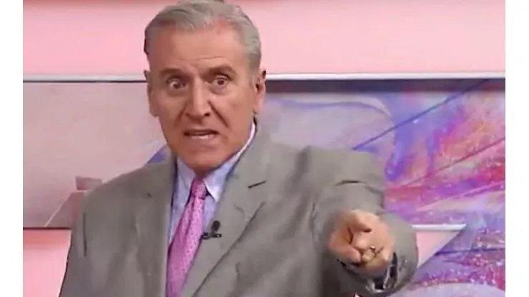 Todas los cruces de Carlos Albert en las redes sociales
