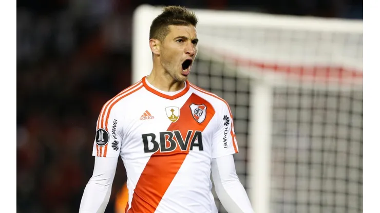 Lucas Alario festejando un gol con la camiseta de River.