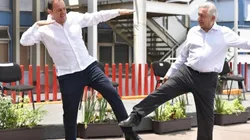 Blanco y AMLO realizaron un saludo especial.