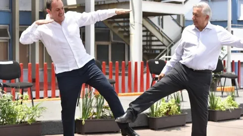 Blanco y AMLO realizaron un saludo especial.