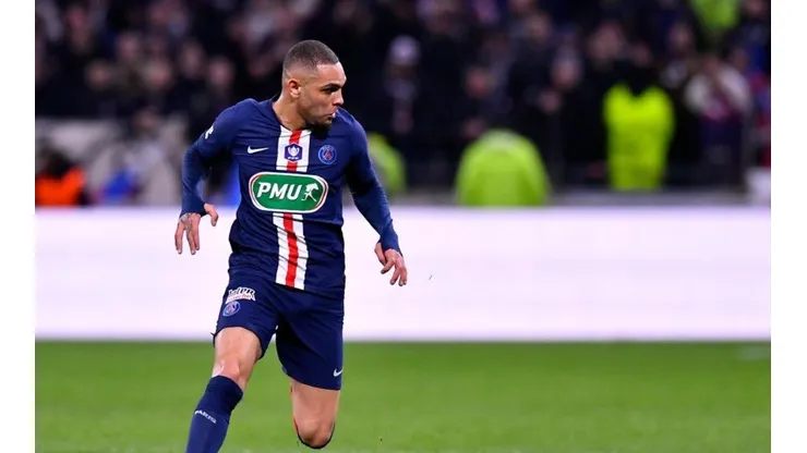 Layvin Kurzawa durante un partido de Paris Saint-Germain.