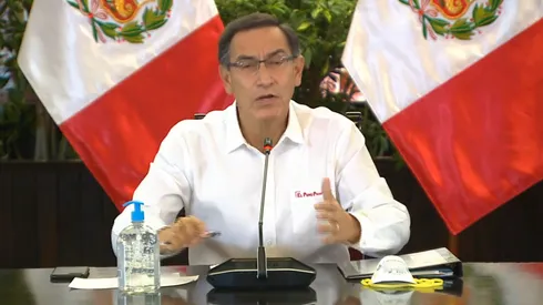 Vizcarra hizo el anuncio cerca al mediodía.