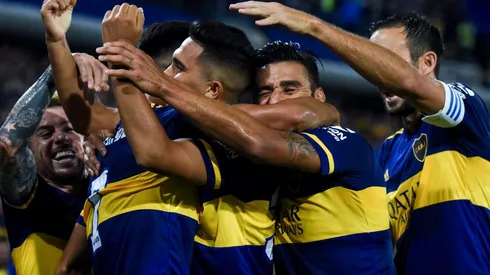 Foto de los jugadores de Boca celebrando un gol.