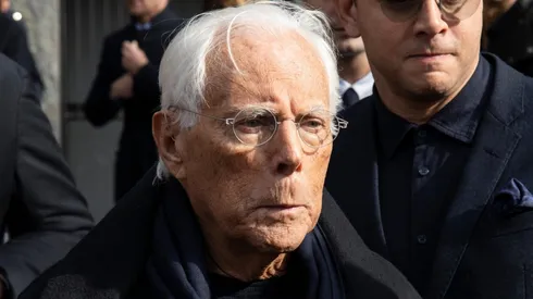 Giorgio Armani también hace su aporte para ayudar a los médicos