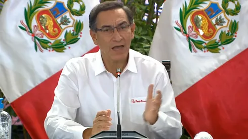 Martín Vizcarra hizo su anuncio cerca al mediodía.