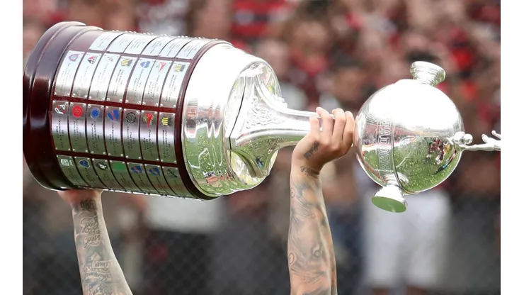 Arquero subastará su medalla de Libertadores para combatir al coronavirus