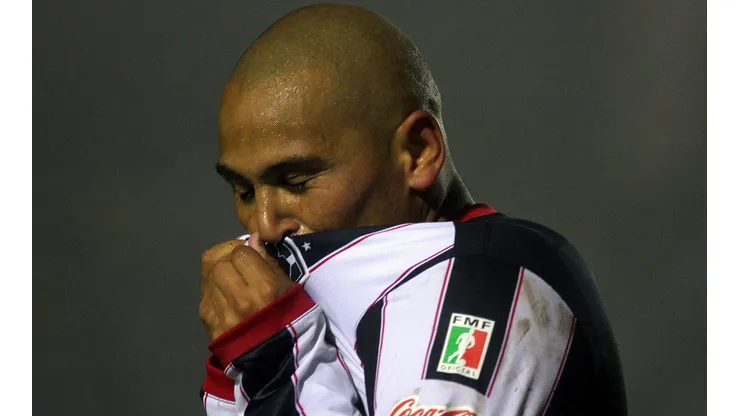 El chileno mostró su colección playeras de la Liga MX.