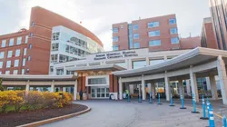 Ocultó síntomas durante el parto y ahora su mujer e hijo tienen coronavirus