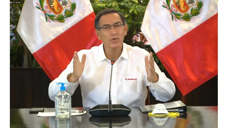 Vizcarra siempre se muestra con su alcohol en gel.