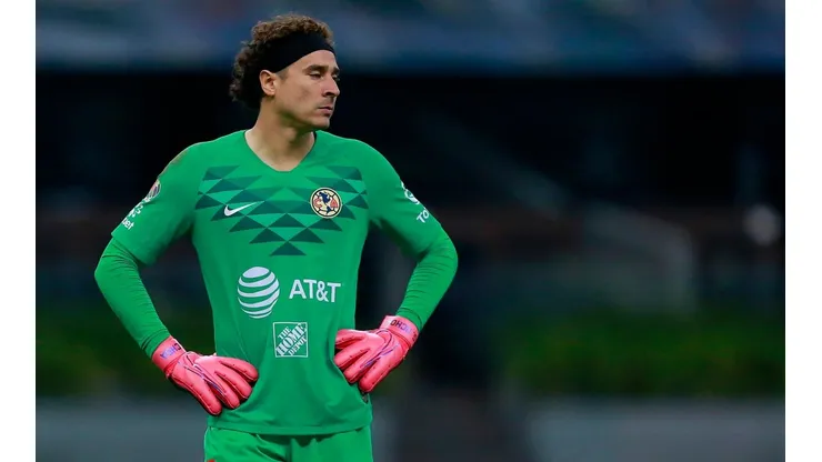 Guillermo Ochoa pasa tiempo junto a su familia.