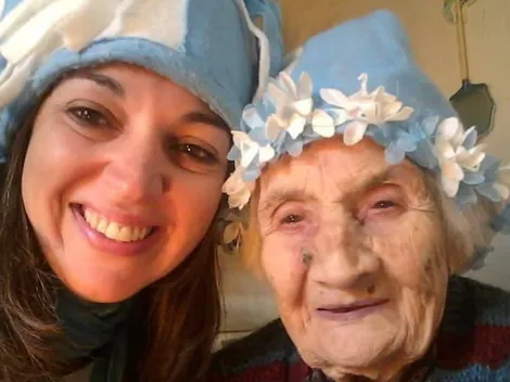 Abuela del corazón: llevó a vivir a su casa a una señora de 96 años y juntas hacen barbijos