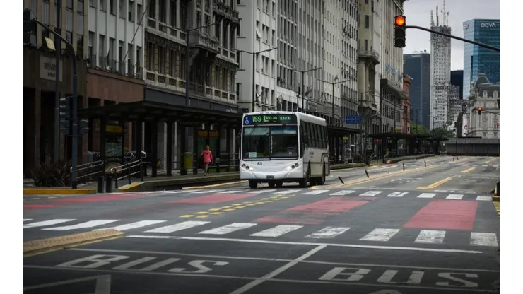 Las calles de Buenos Aires, casi desiertas.