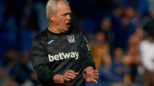 El Vasco Aguirre sorprendió cantando en una radio española