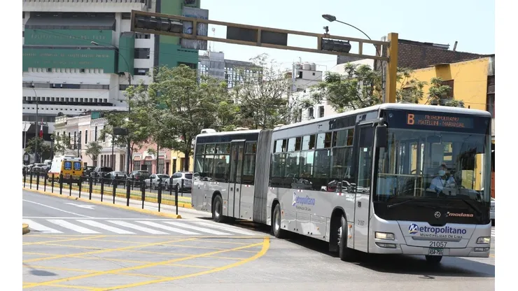 El Metropolitano atraviesa Lima.