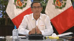 Vizcarra suele salir con alcohol en gel en sus conferencias.