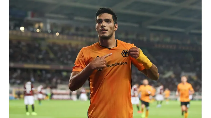 Raúl Jiménez confesó cual fue el jugador más difícil de enfrentar.