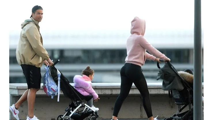 Cristiano Ronaldo rompió la cuarentena junto a su esposa e hijos