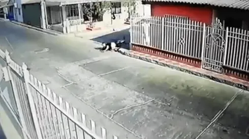 Video: huye de la policía por violar la cuarentena y todo sale mal