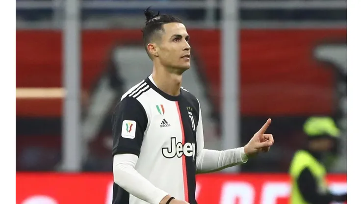 Para tomar como ejemplo: Cristiano aceptó recortar más del 10% de su sueldo