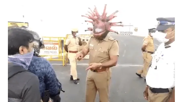 Video: policía se vistió de coronavirus para concientizar sobre la cuarentena
