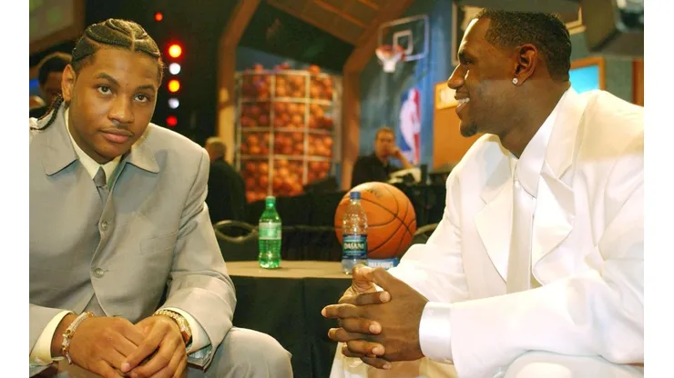 Carmelo junto a LeBron James, antes del Draft 2003.