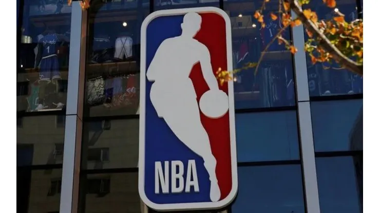 Un jugador de la NBA fue castigado por su equipo por violar la regla de distanciamiento social
