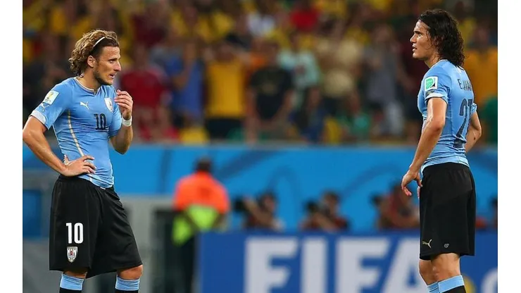 Forlán sobre Cavani: "Lo imagino jugando en Boca"