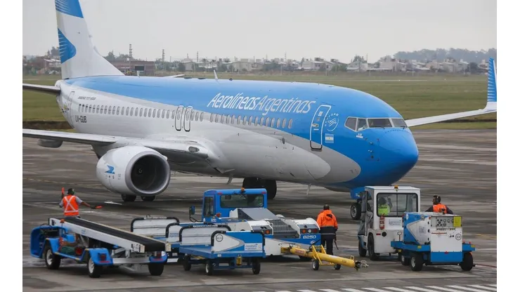 No entra nadie más: llegan los dos últimos vuelos de Aerolíneas Argentinas
