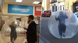 Para evitar al coronavirus, fue a hacer las compras ¡en una pelota inflable!