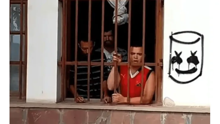 Hablan hinchas del DIM retenidos en Argentina: "Debemos rogar para comprar de comer"