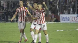 San Martín de Tucumán pone un pie en la Superliga.