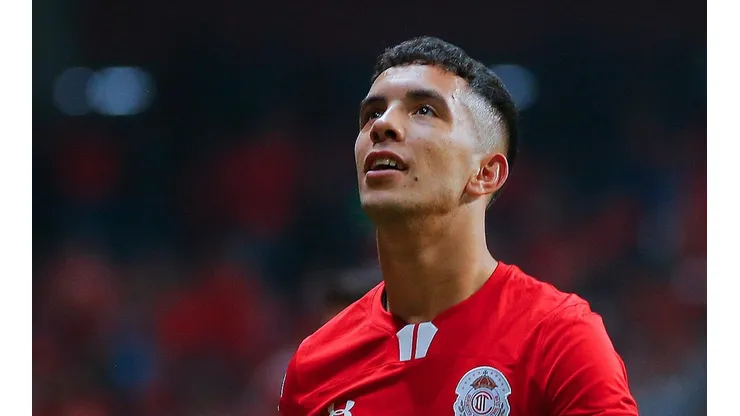 Fernández se queda en México...