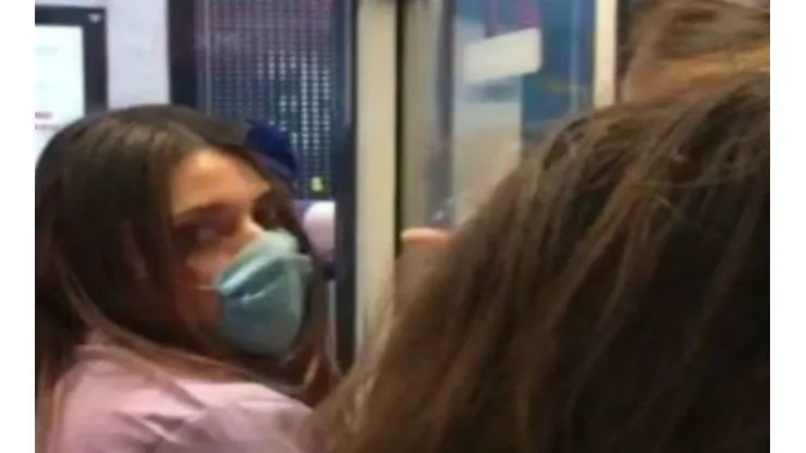 Lady Coronavirus no quiere que la toquen.