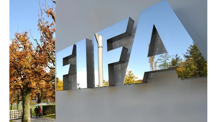 La FIFA planea una 'súper ventana' de transferencias