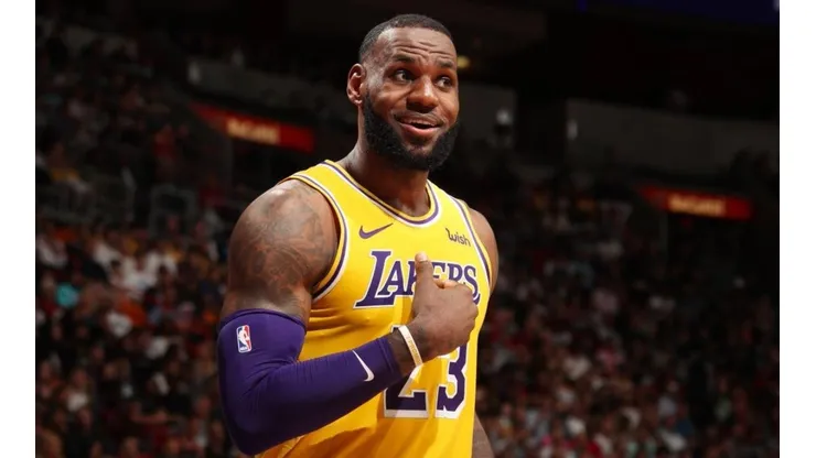 LeBron alimenta a 1.300 personas en un especial de Taco Tuesday