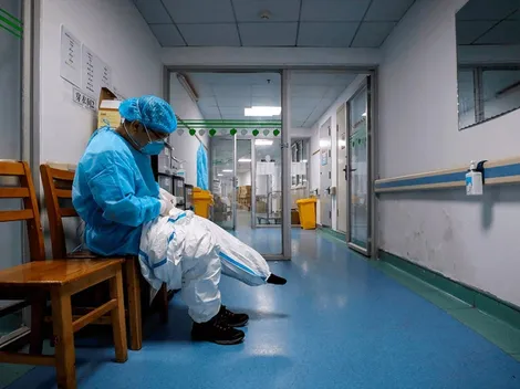 Murió un médico tras trabajar 35 días sin descanso contra el coronavirus