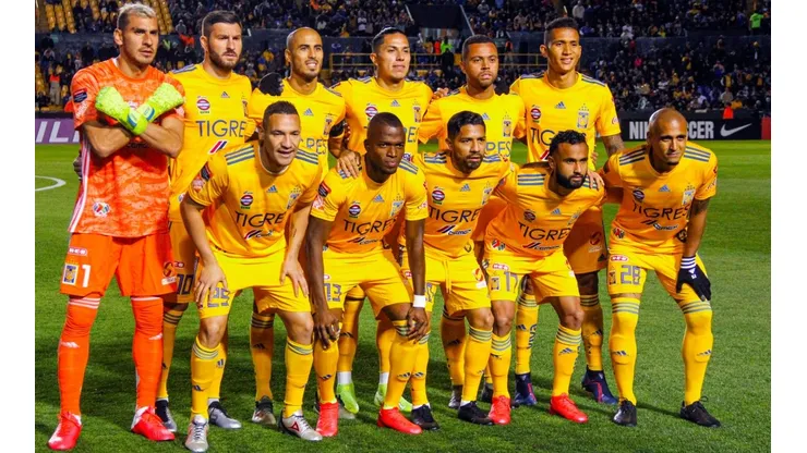 Los aficionados de Tigres UANL cantan desde sus hogares.