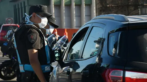 Ah bueno: lo paró la Policía y dijo que estaba buscando travestis