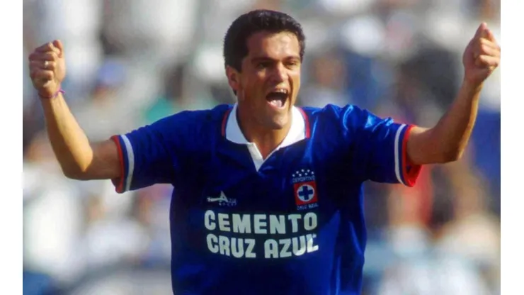 La vez que Carlos Hermosillo le dió el último título a Cruz Azul usando un chaleco antibalas