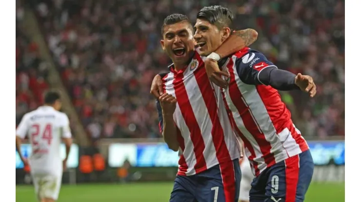 Alan Pulido saludó a Orbelín Pineda en el día de su cumpleaños.