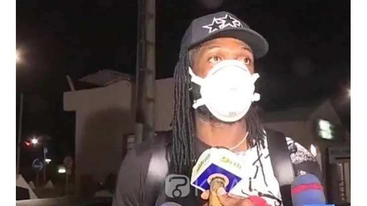 El drama que vive Adebayor por la imposibilidad de volver a su país