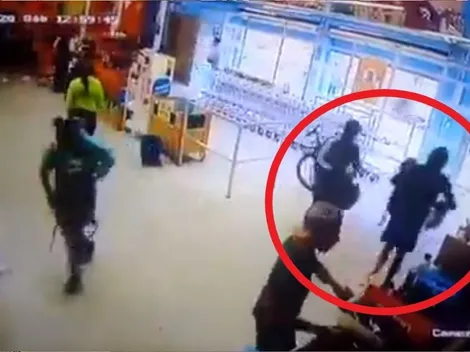 Video: tropa de venezolanos protagonizaron masivo robo en supermercado de Bogotá