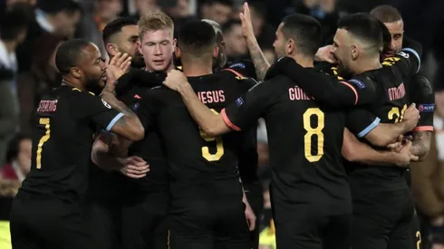 Manchester City podría perder a uno de sus defensores.